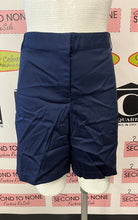 Charger l'image dans la galerie, NWT Navy IZOD Stretch Shorts (Size 16)