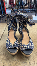 Cargar imagen en el visor de la galería, Ugg Lucianna Marrakesh Wedges (Size 9)