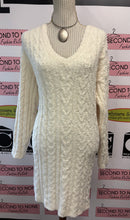 Cargar imagen en el visor de la galería, Grace & Lace Chunky Knit Sweater Dress (Size L)