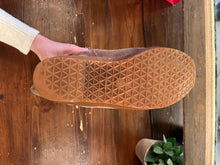 Load image into Gallery viewer, Snowmaids Grey Winter Boots (Size 6.5)