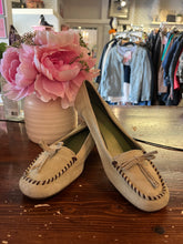 Load image into Gallery viewer, Vintage Enzo Angiolini Kitten Heels (Size 10)