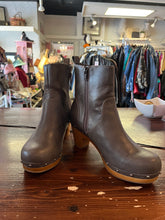 Load image into Gallery viewer, American Eagle Grey Studded Booties (Size 8)