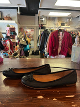Load image into Gallery viewer, J. Crew Black Leather Ballet Flats (Size 8)