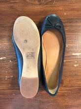 Load image into Gallery viewer, J. Crew Black Leather Ballet Flats (Size 8)