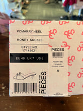 Load image into Gallery viewer, Hot Pink Kitten Heels with Box (Size 9)