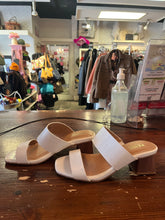 Load image into Gallery viewer, Pennington’s White Heeled Sandals (Size 7)