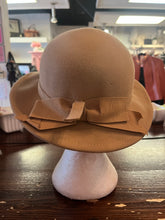 Load image into Gallery viewer, Vintage Georgette Fur Felt Hat