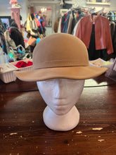 Load image into Gallery viewer, Vintage Georgette Fur Felt Hat