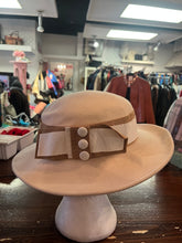 Cargar imagen en el visor de la galería, Vintage Cream Wool Hat