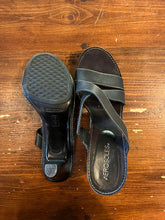 Cargar imagen en el visor de la galería, Aerosoles Black Leather Strappy Heels (Size 9)