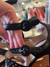 Cargar imagen en el visor de la galería, L.K. Bennet Black and Ivory Leather Heels (Size 9)