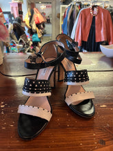 Cargar imagen en el visor de la galería, L.K. Bennet Black and Ivory Leather Heels (Size 9)