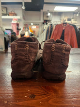 Cargar imagen en el visor de la galería, Skechers Suede Moccasin Shoes (Size 8.5)