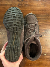 Cargar imagen en el visor de la galería, Skechers Suede Moccasin Shoes (Size 8.5)