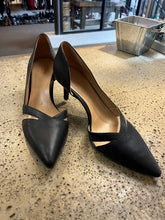 Load image into Gallery viewer, Naturalizer Black Pointed Toe Pumps (Size 9.5)