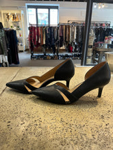 Load image into Gallery viewer, Naturalizer Black Pointed Toe Pumps (Size 9.5)