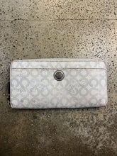 Cargar imagen en el visor de la galería, Vintage Coach Snow Queen Wallet