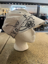 Cargar imagen en el visor de la galería, Sartorial Crown B&W Floral Embroidered Sun Cloche Hat