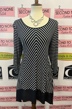Load image into Gallery viewer, Chico’s Chevron Striped Tunic (Size M/Chico’s 1)