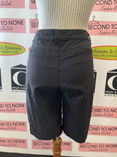 Charger l'image dans la galerie, Eddie Bauer Hiking Shorts (Size 10)
