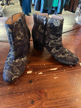 Charger l'image dans la galerie, Franco Sarto Gold Brocade Boots (Size 9)