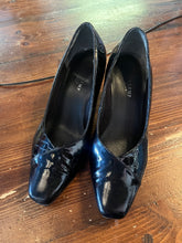 Charger l'image dans la galerie, Black Patton Croc Heels (Size 6.5)