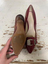 Charger l'image dans la galerie, Nine West Muted Red & Gold Buckle Pumps (Size 8.5)