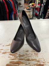 Charger l'image dans la galerie, Dark Brown Rockport adiPRENE by Adidas Comfort Pumps (Size 9)