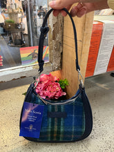 Cargar imagen en el visor de la galería, Authentic Scottish Tartan Shoulder Purse (2 Tartan Colours Left!)