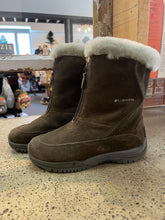 Load image into Gallery viewer, Columbia Front Zip Winter Boots (Size 6)