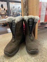 Load image into Gallery viewer, Columbia Front Zip Winter Boots (Size 6)