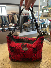 Cargar imagen en el visor de la galería, Donna Sharp Quilted Patchwork Shoulder Bag