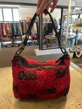 Cargar imagen en el visor de la galería, Donna Sharp Quilted Patchwork Shoulder Bag