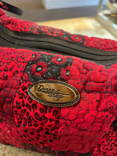 Cargar imagen en el visor de la galería, Donna Sharp Quilted Patchwork Shoulder Bag