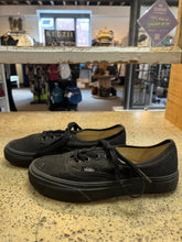 Cargar imagen en el visor de la galería, Vans Black ‘Authentic Shoe’ (Women’s 6.5/ Men’s 5)