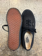 Cargar imagen en el visor de la galería, Vans Black ‘Authentic Shoe’ (Women’s 6.5/ Men’s 5)