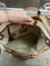 Cargar imagen en el visor de la galería, Coach Pebbled Leather Tote Bag