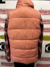 Cargar imagen en el visor de la galería, *AS IS* Old Navy Coral Pink Puffer Vest (Size L)