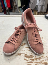Load image into Gallery viewer, Puma Vikky V2 Pink Suede Basketball Shoes (Size 8)