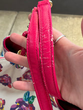 Cargar imagen en el visor de la galería, Betsy Johnson Bow-Licious Tote Purse