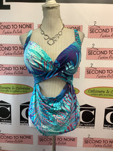 Cargar imagen en el visor de la galería, Sunsets Curve Printed Cut Out One Piece Swimsuit (Size 18)