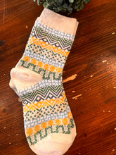 Cargar imagen en el visor de la galería, Women's/Unisex Nordic Fairisle-Style Wool Blend Socks (5 Designs)