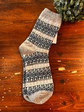 Charger l'image dans la galerie, Men's/Unisex Nordic-Design Fairisle Wool Blend Socks (4 Colors)