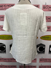 Load image into Gallery viewer, Button-Detail Top (2 Colors) (Restocked!)