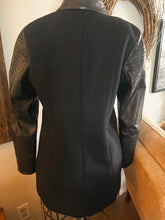 Cargar imagen en el visor de la galería, Danier Leather & Wool Longer-Length Jacket (Size Small)