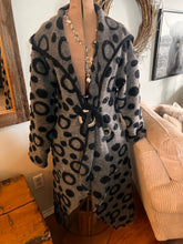 Charger l'image dans la galerie, Caty Lesca Dramatic Polka-Dot Wool Wrap Coat (Size L/XL)