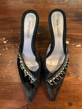 Cargar imagen en el visor de la galería, Nine West Velvet Bling Kitten Heel (Size 9.5)