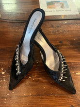 Cargar imagen en el visor de la galería, Nine West Velvet Bling Kitten Heel (Size 9.5)