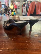 Cargar imagen en el visor de la galería, Nine West Velvet Bling Kitten Heel (Size 9.5)