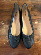 Cargar imagen en el visor de la galería, Brazilian Leather Ballet Flat (Size 8)